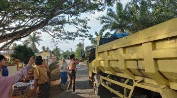 SMA NEGERI 1 KUTA MAKMUR BERBAGI TAKJIL GRATIS, BERBAGI DI BULAN SUCI MENGGAPAI RIDHA ILAHI